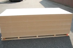 MDF Plaat Lakdraagfolie 2440x1220x18mm 70% PEFC